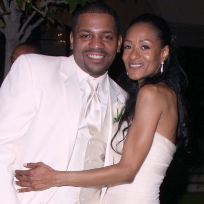 Both Mekhi Phifer and Reshelet Barnes are in their wedding dress as they are wearing all white.